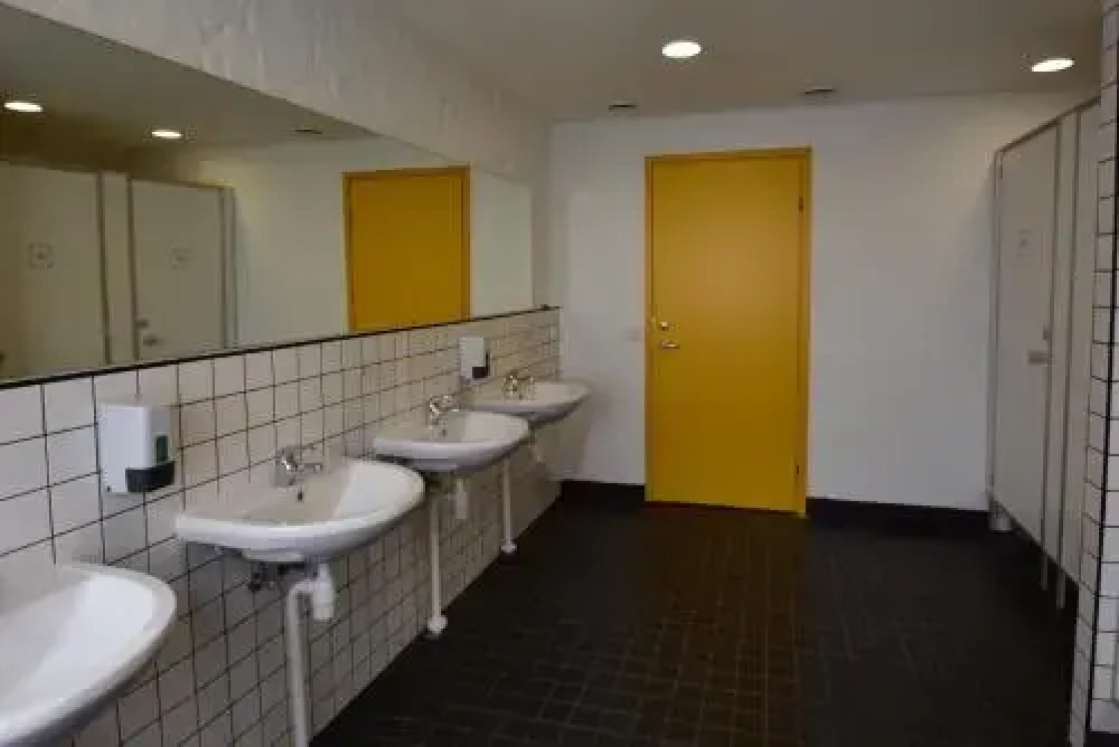 Saare Automatic Hostel