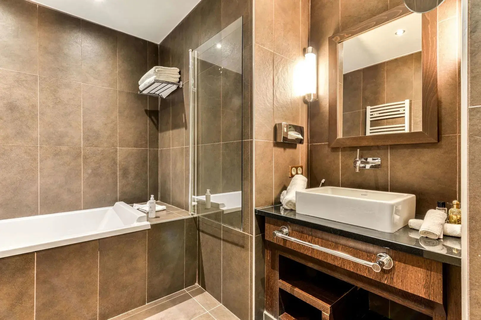 Zenitude Hotel la Valadière, an Ascend Collection Hotel