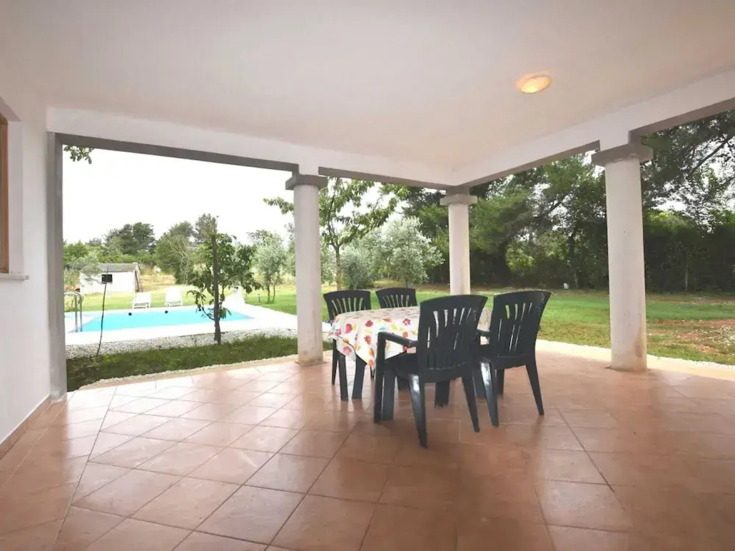 Modern Pool Apartment in Banjole