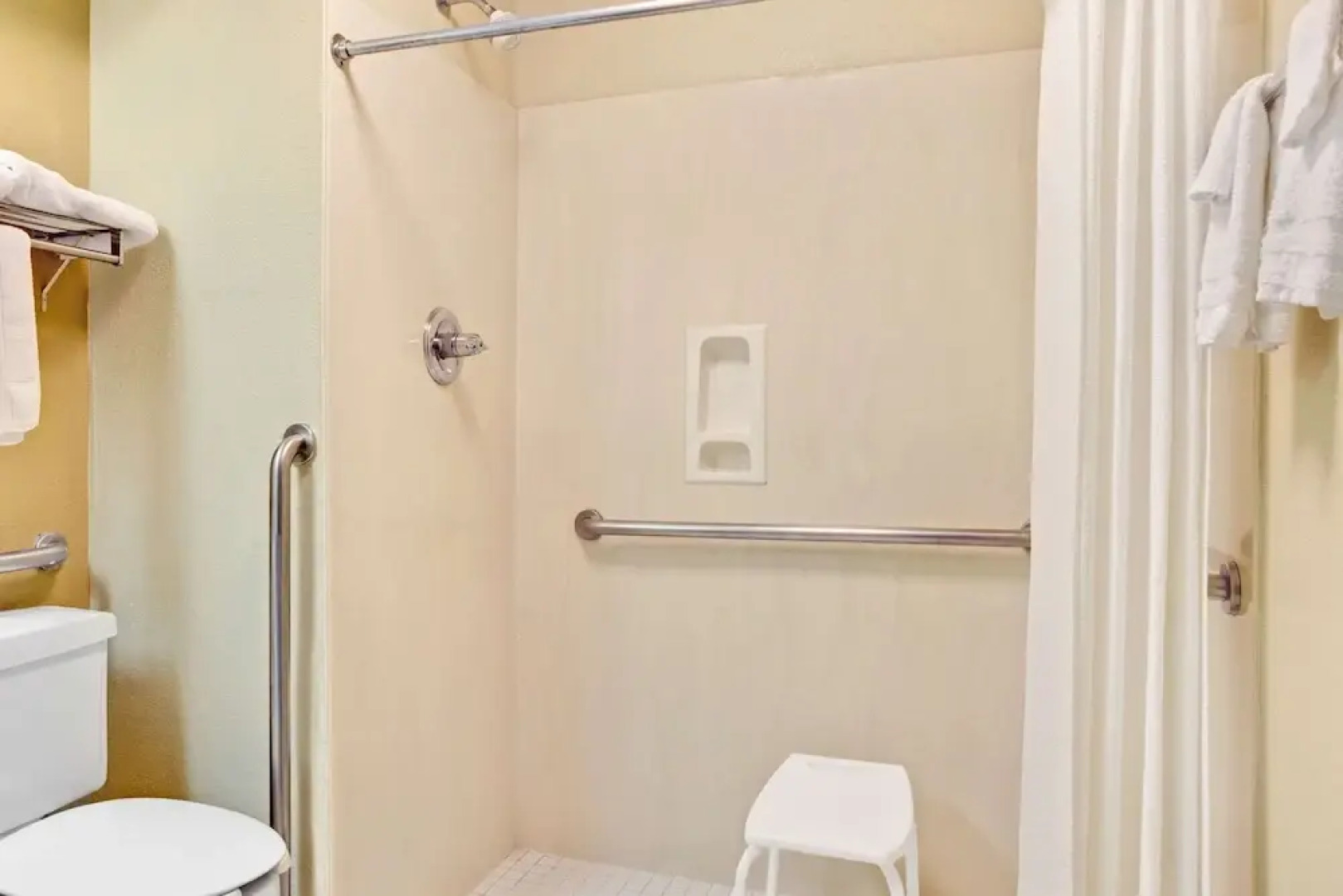 Days Inn & Suites Stockbridge South Atlanta
