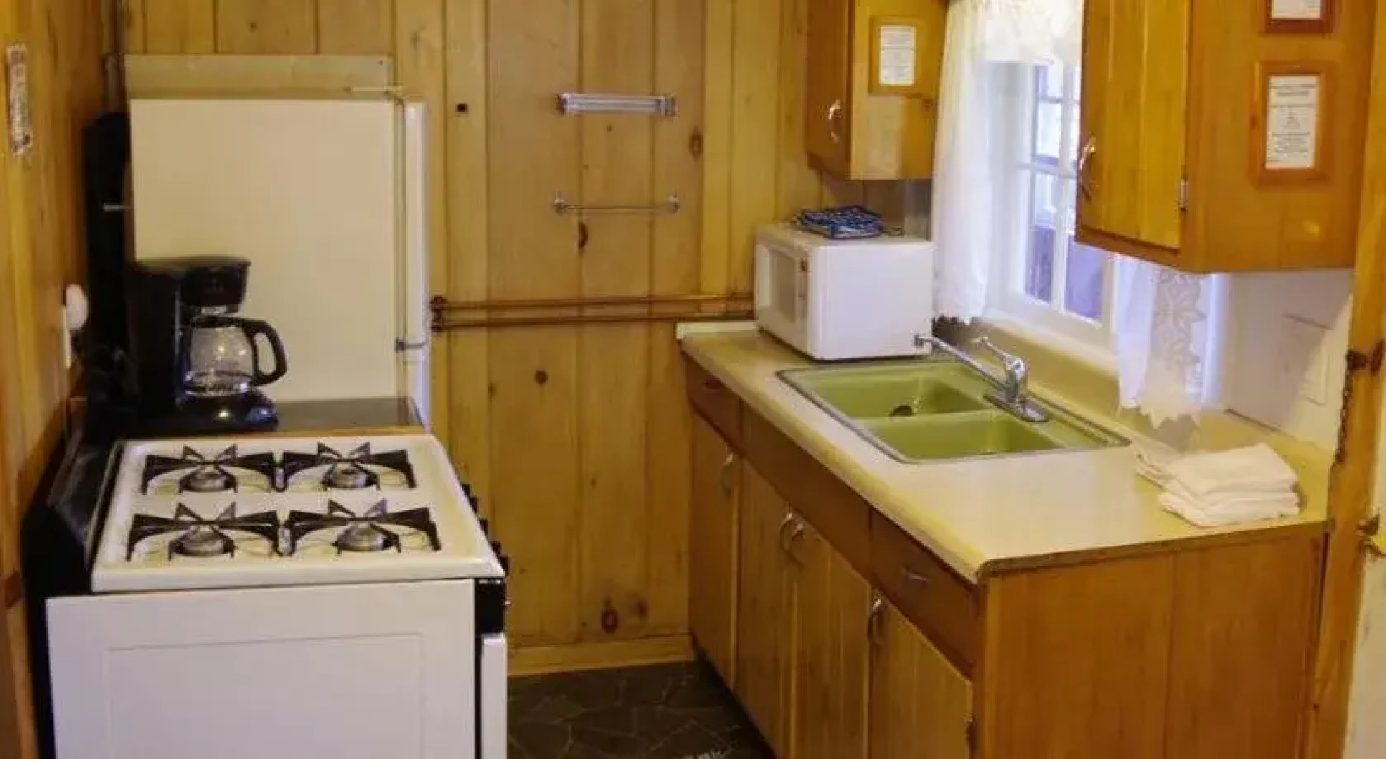 Edgewater Inn & Cottages