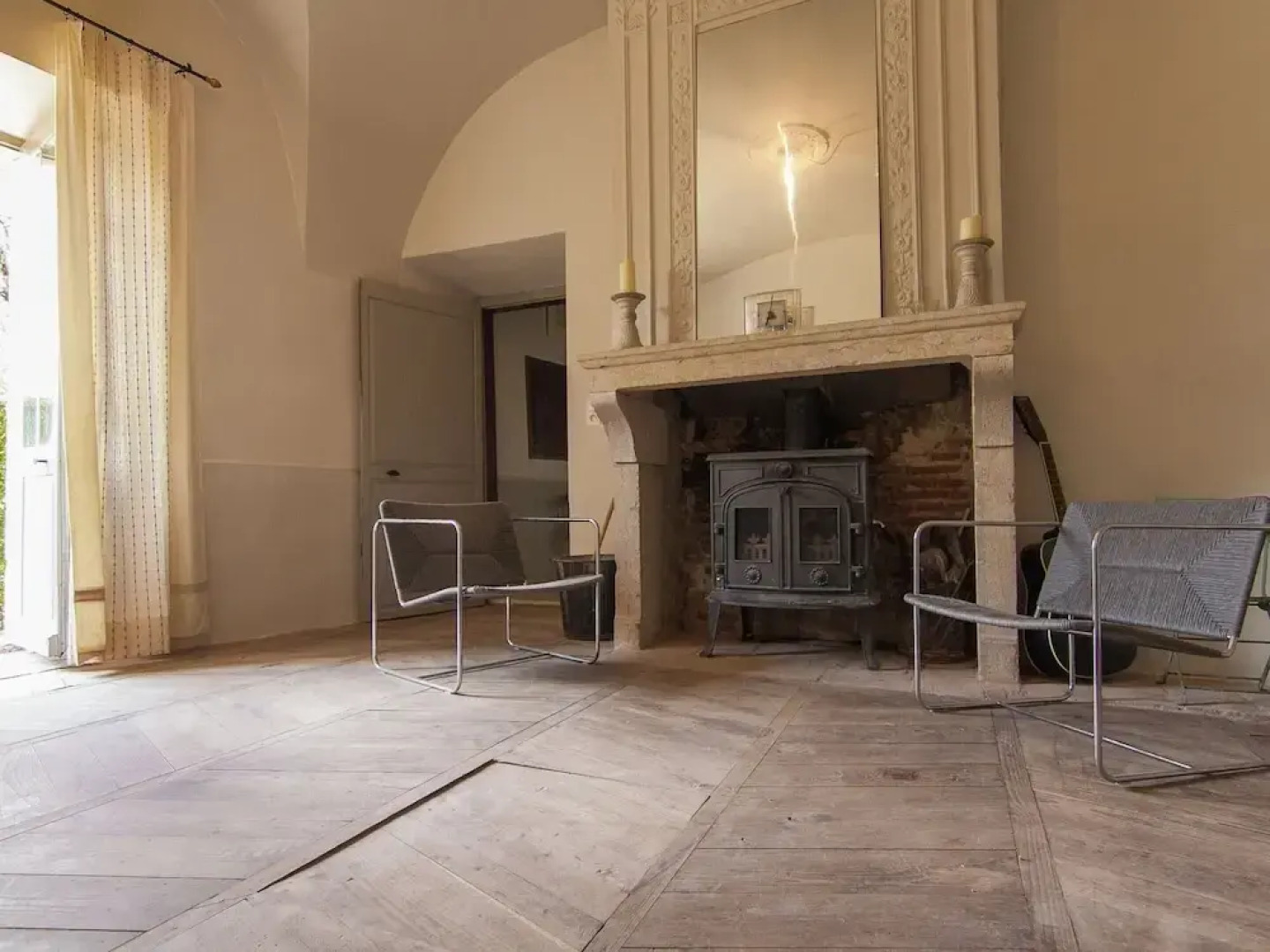 Historic Mansion by River Cenevieres