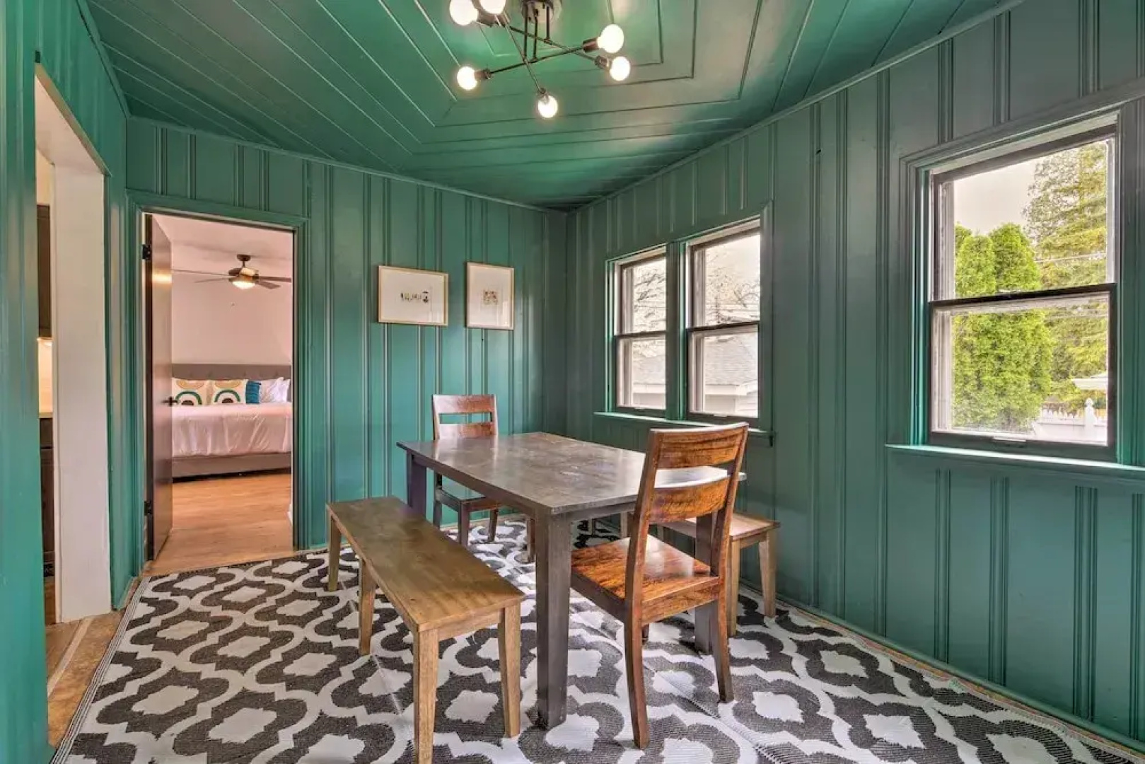 Spacious Oak Park Home, 11 Mi to Downtown Chicago!