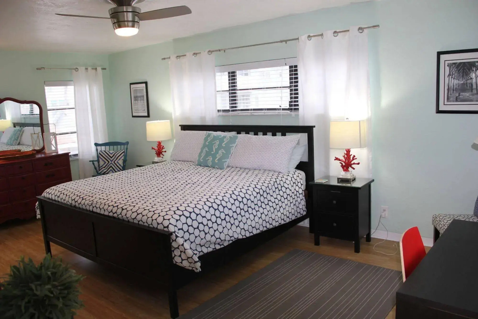 Sunset Inn & Cottages