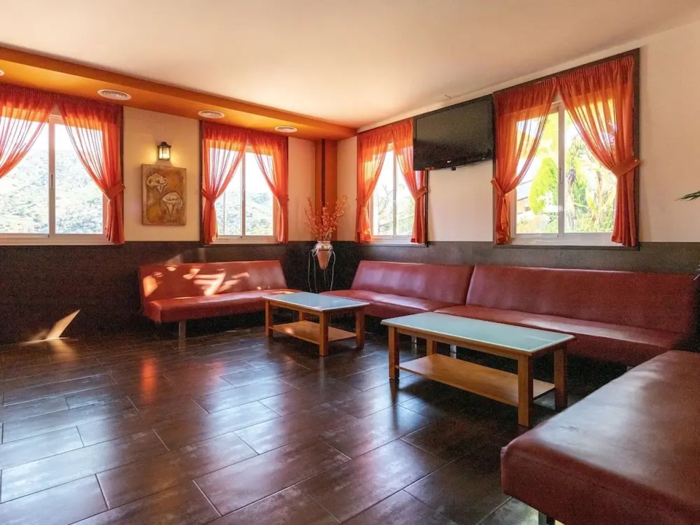 Elegant Apartment in Totalán with Hot Tub