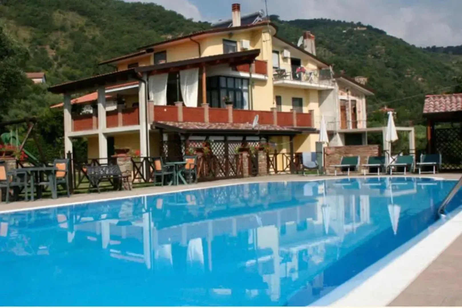 Local Stone Cottage With Shared Pool
