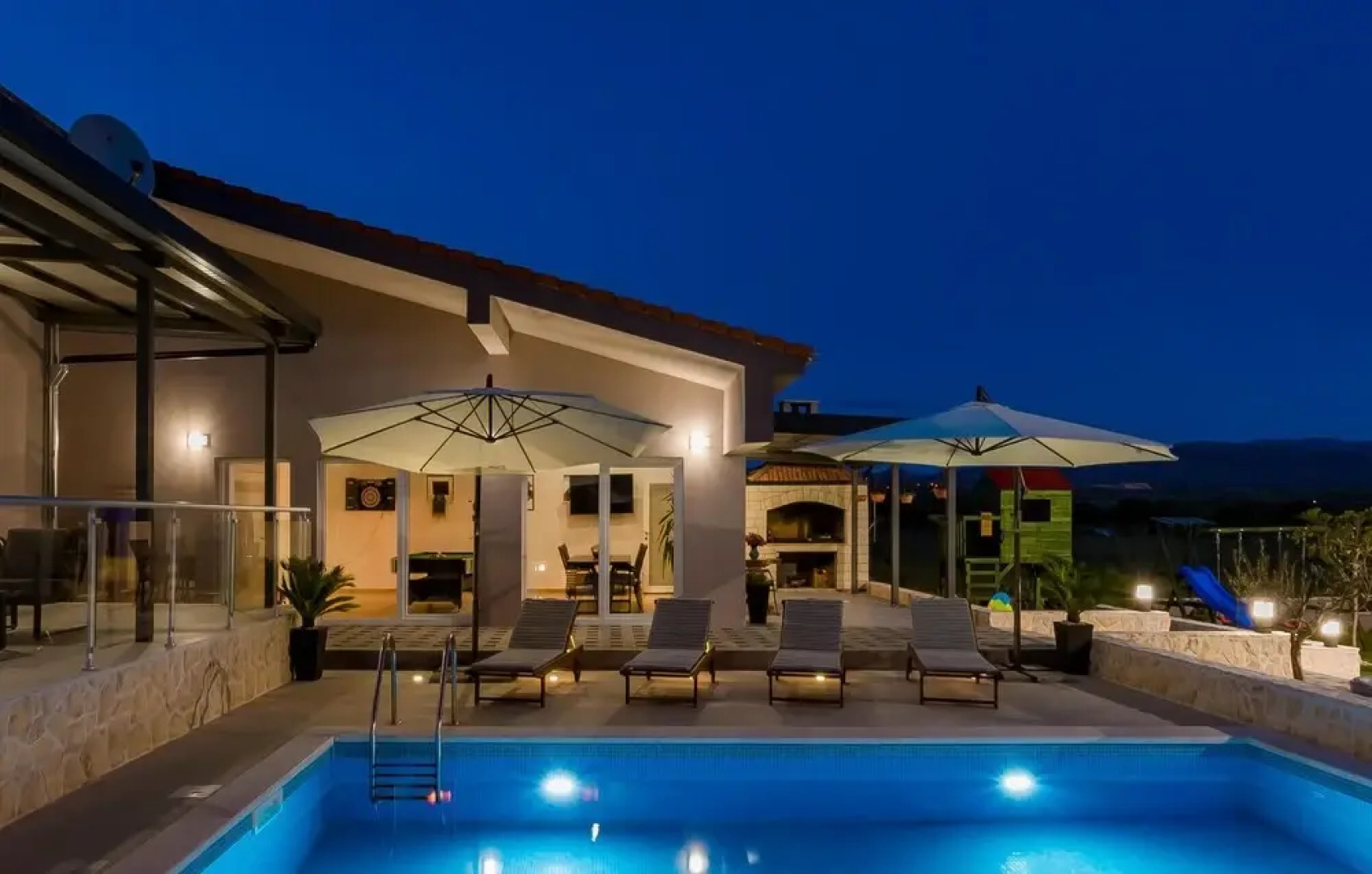 Amazing Home in Siveric with Hot Tub, Sauna & WiFi