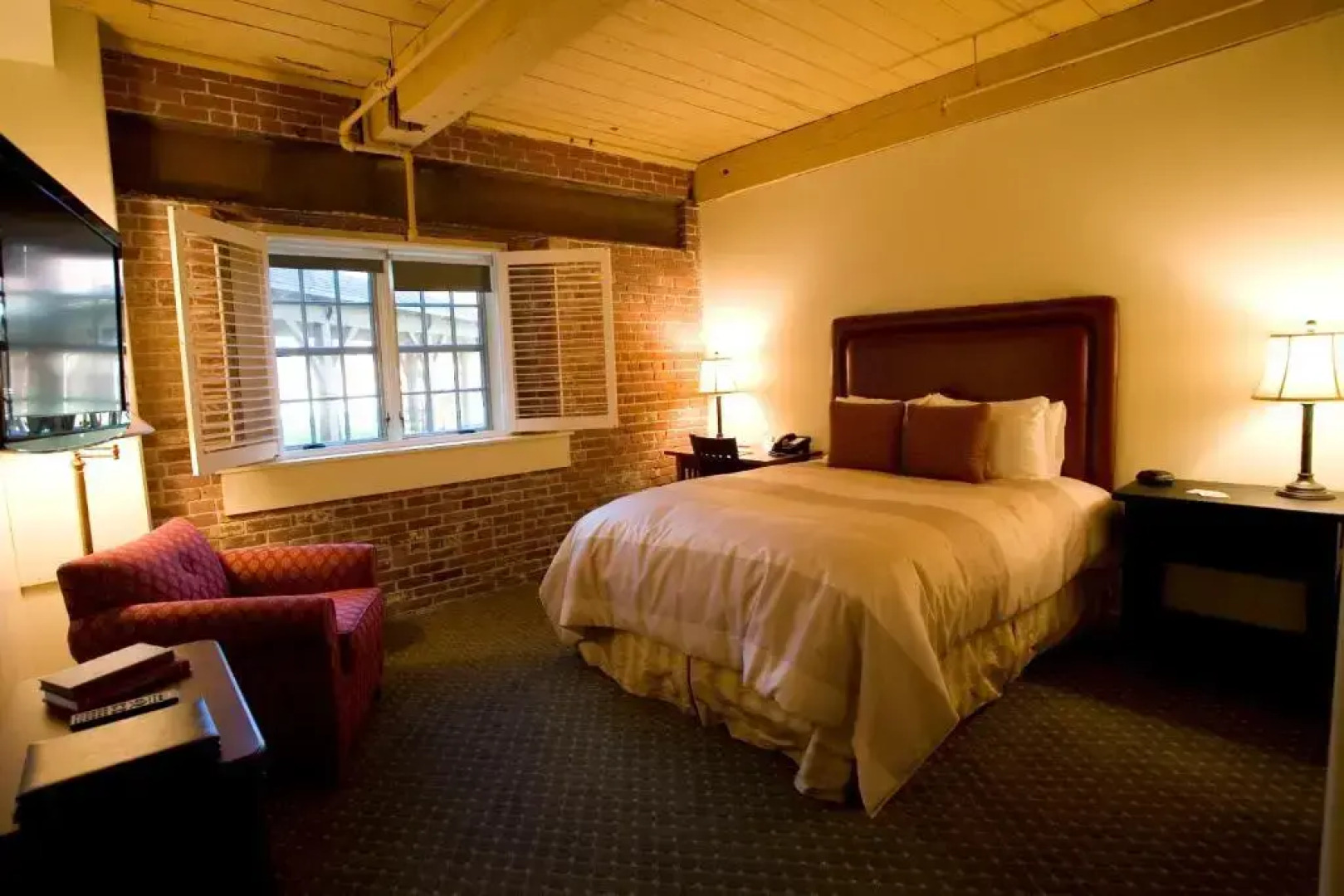 The Common Man Inn & Restaurant