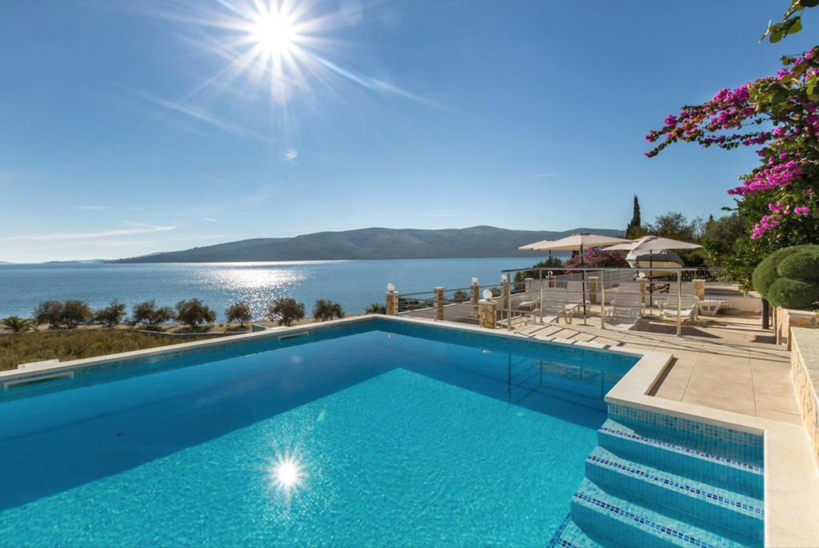 Apartment Rose - 30 m from the beach: A3 Seget Vranjica, Riviera Trogir