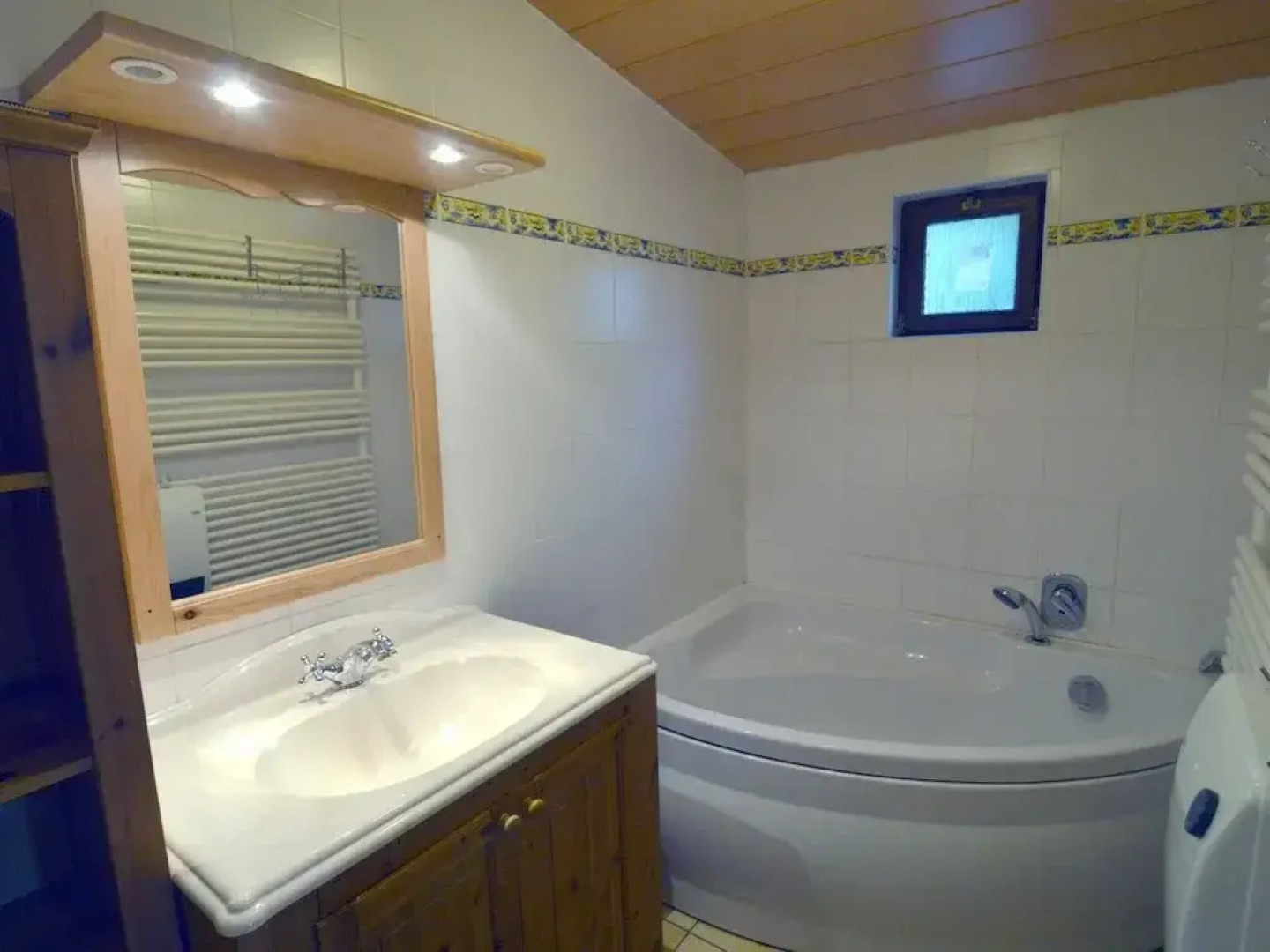 Sunny Cottage With Pool