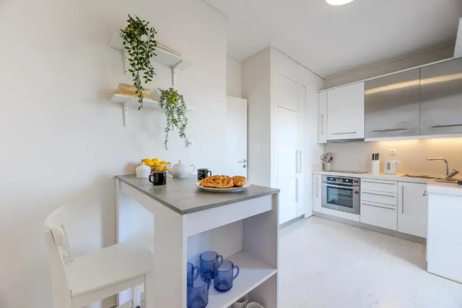 Elegant 3 Dbrm apt iin the Heart of Glyfada