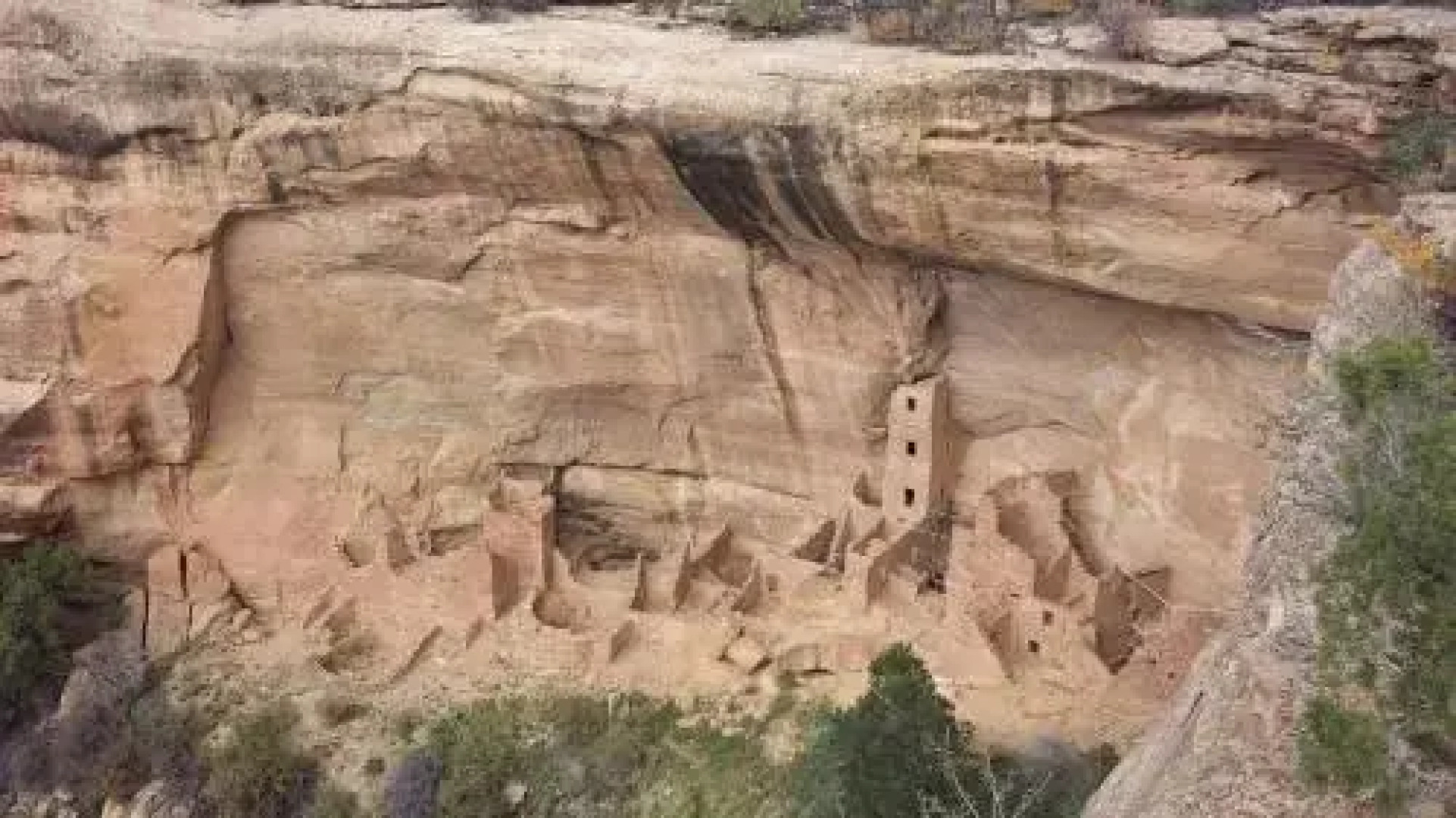 Grizzly Roadhouse Bed & Breakfast and Vacation Rentals