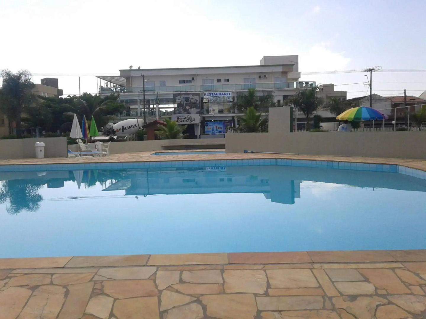 APTO TÉRREO a 50 Metros do MAR em Condomínio com PISCINAS MARAVILHOSAS