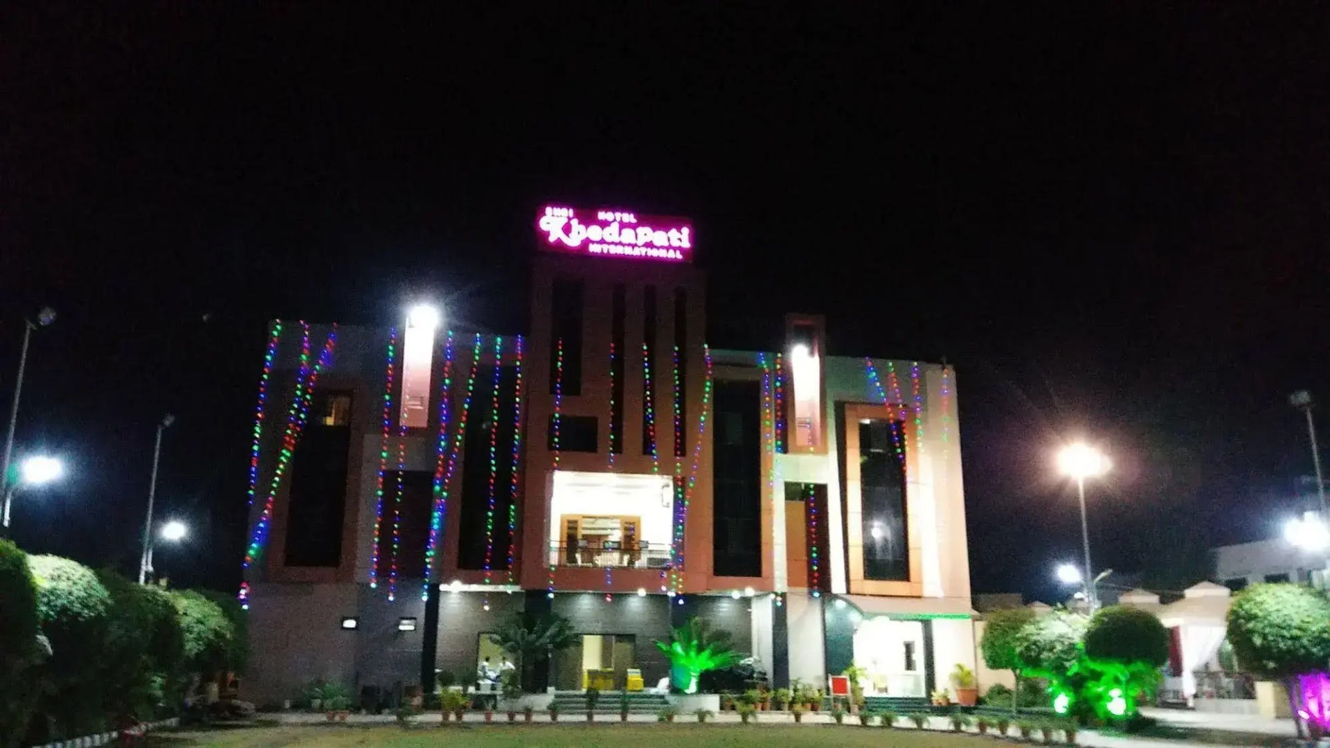 Hotel Shri Khedapati International