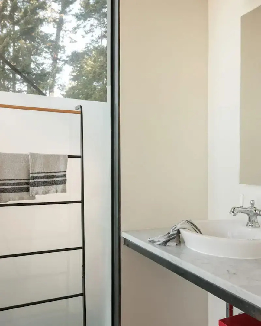 Conner Glass Cabin by Boutique