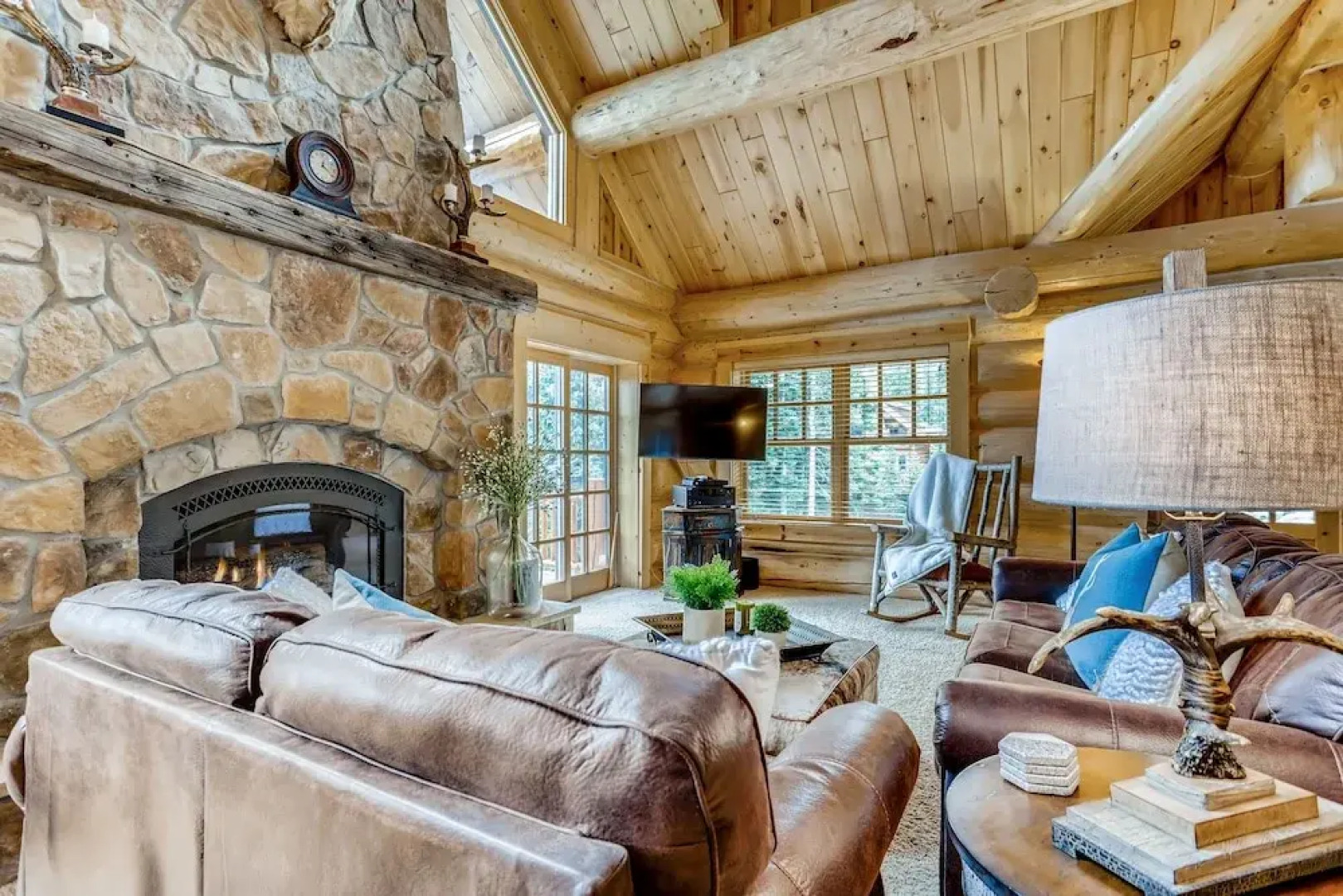 New Listing! Idyllic Mountain-view 4 Bedroom Home