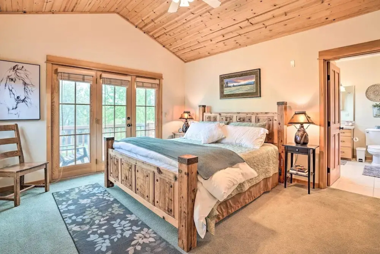 Sisters Getaway w/ Hot Tub ~ Half-mi to Dtwn!