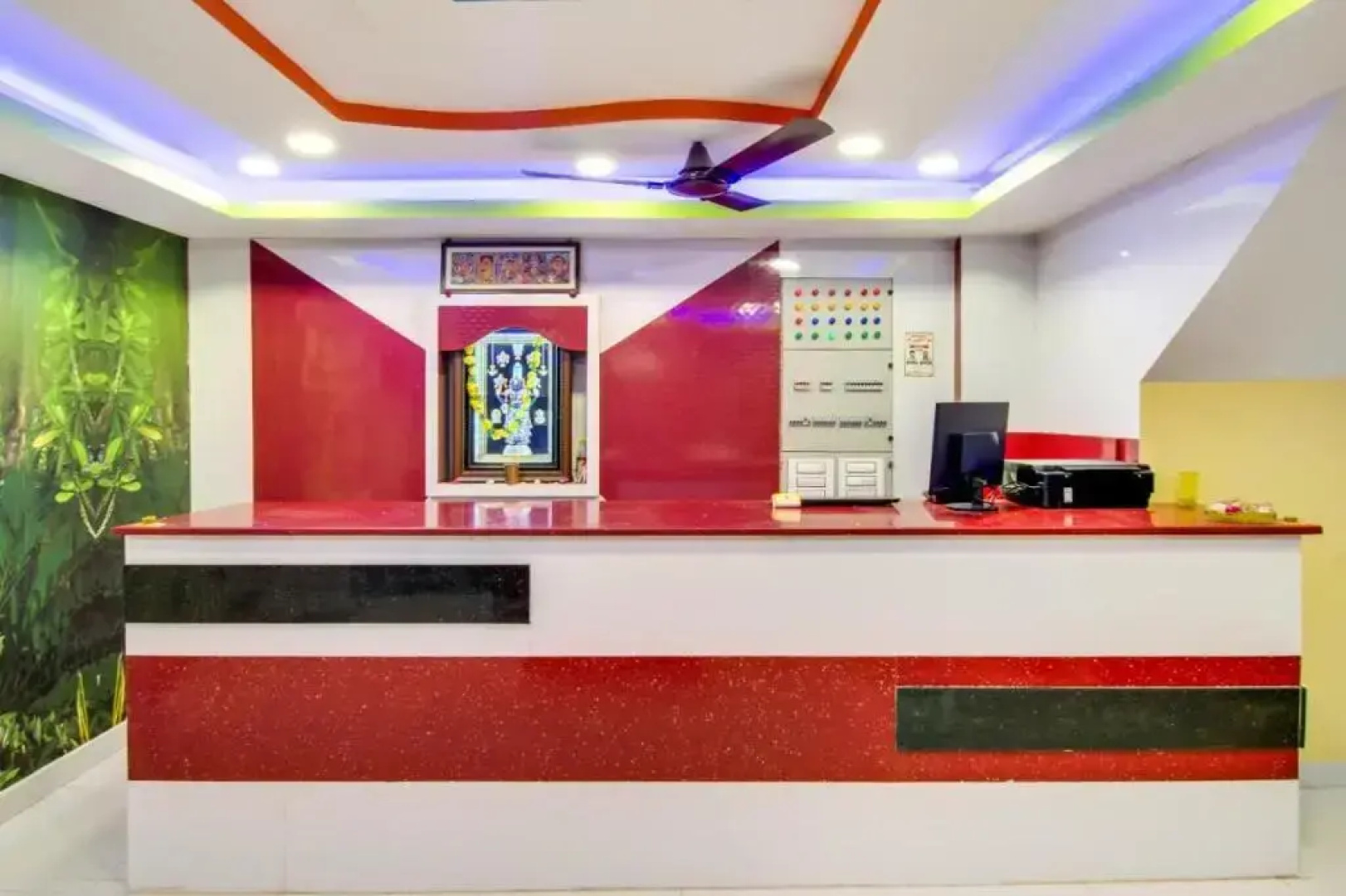 Hotel Sri Grand by OYO Rooms