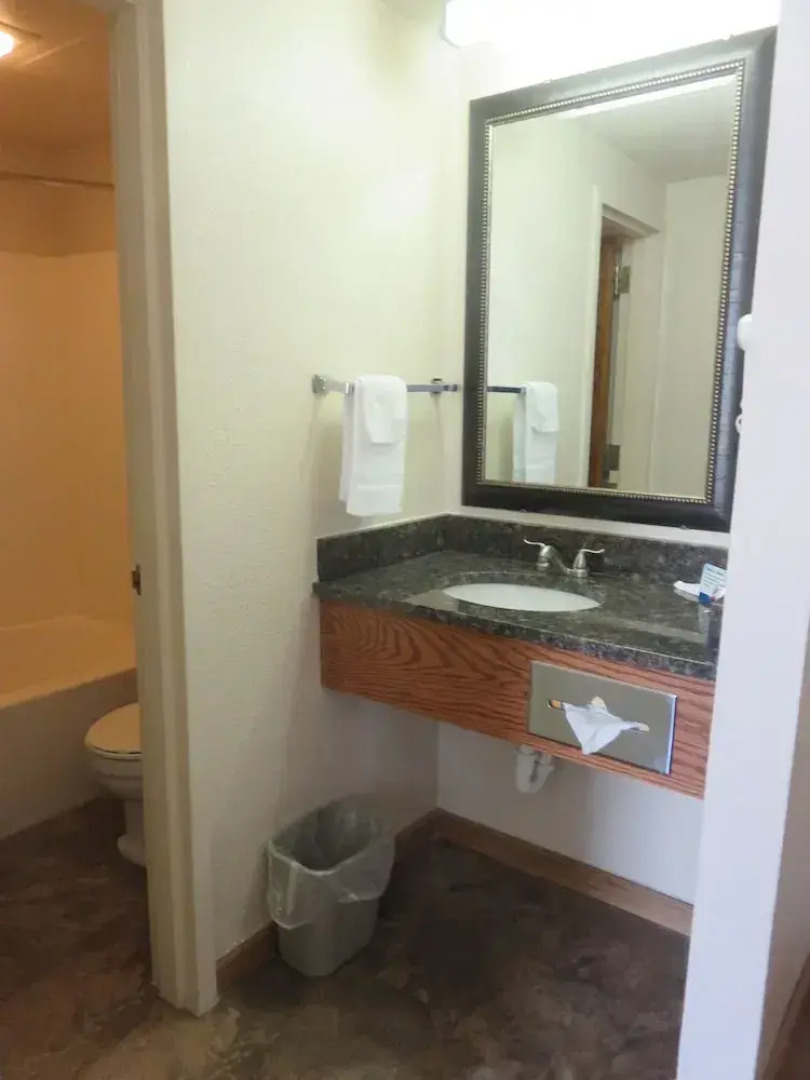 Vista Inn And Suites Fargo