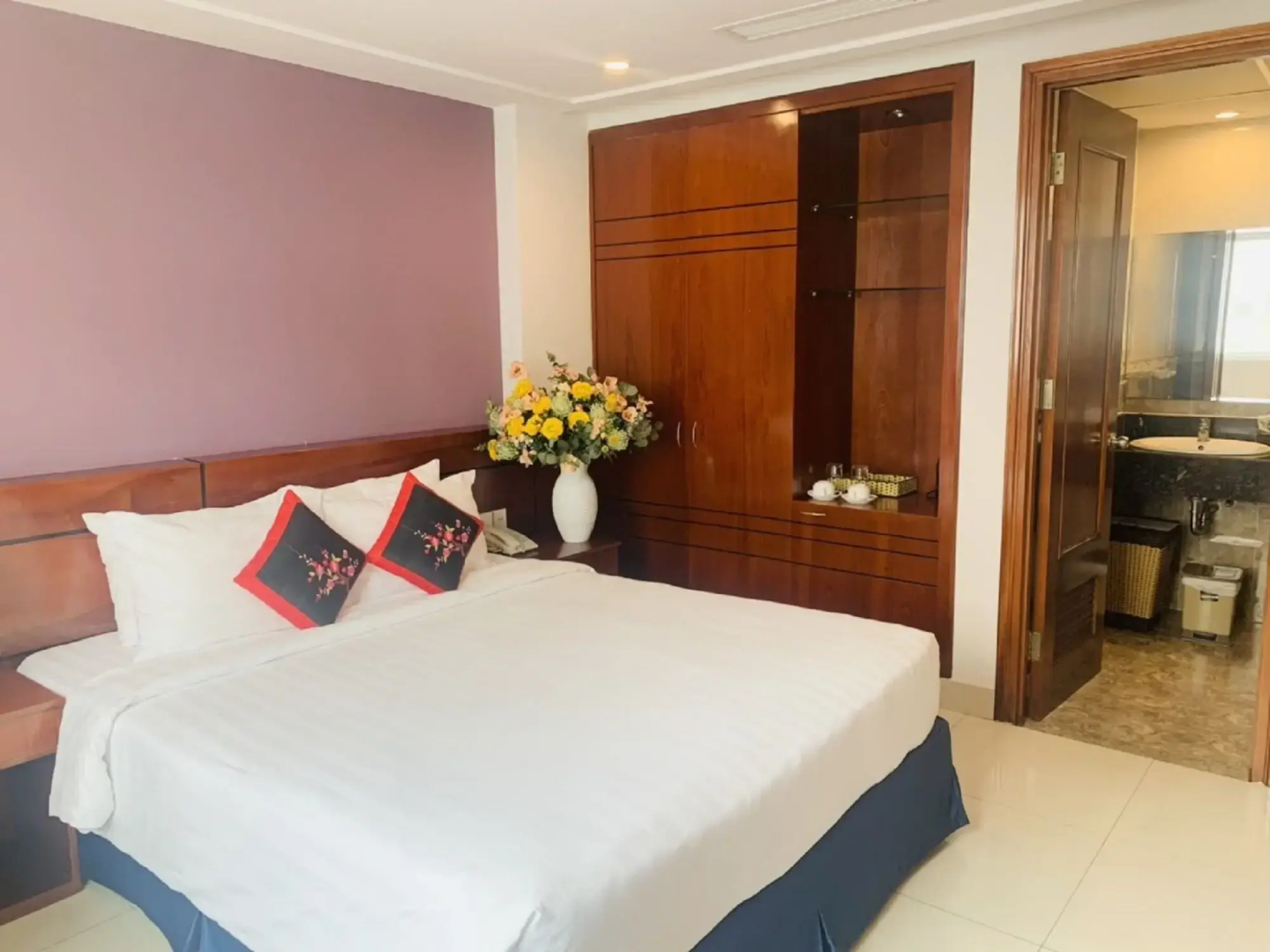 White Lotus Hotel Saigon