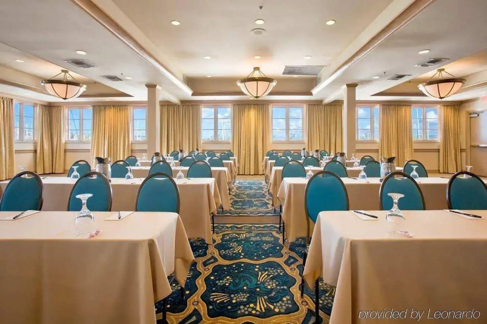 Hilton San Diego Airport/Harbor Island