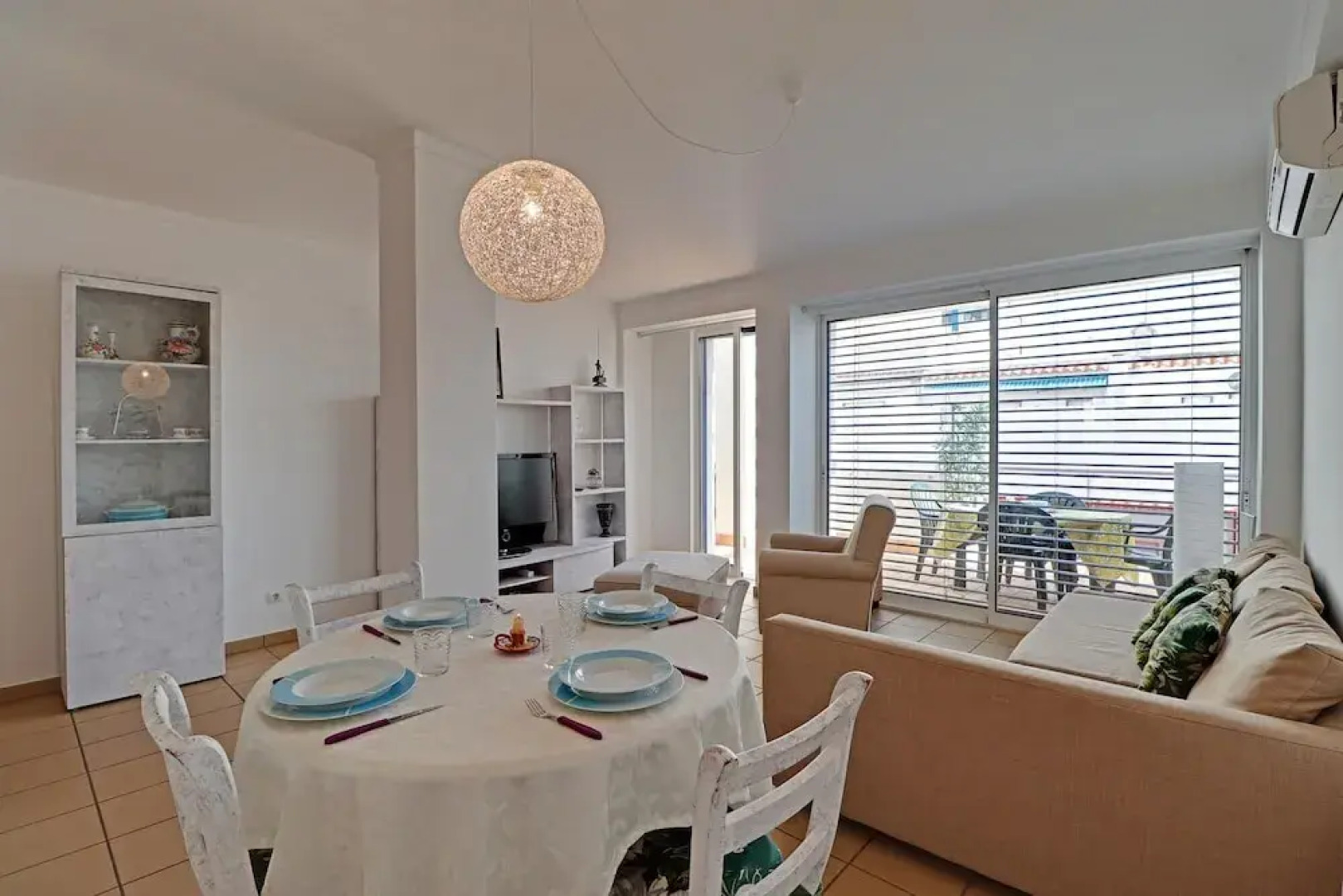 Monte Gordo Downtown by Homing