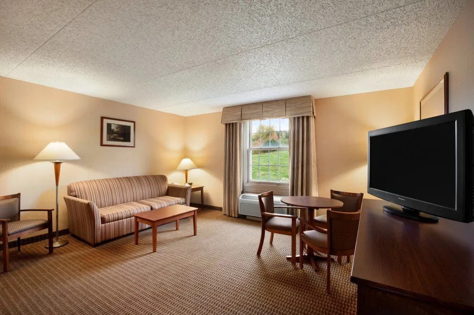 Ramada Williamsburg and Wasserbahn Waterpark