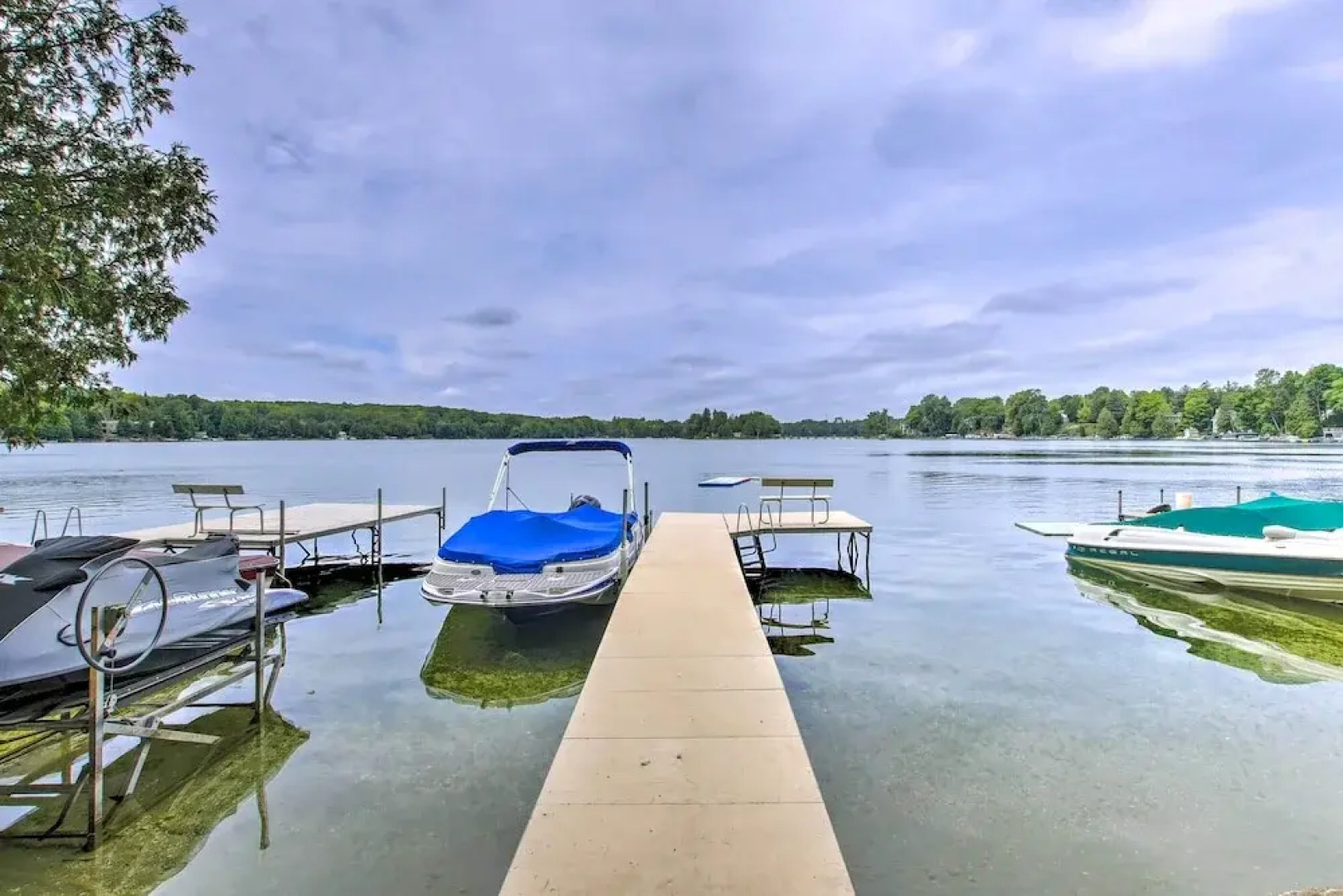 Lakefront Plymouth Cottage w/ Private Hot Tub