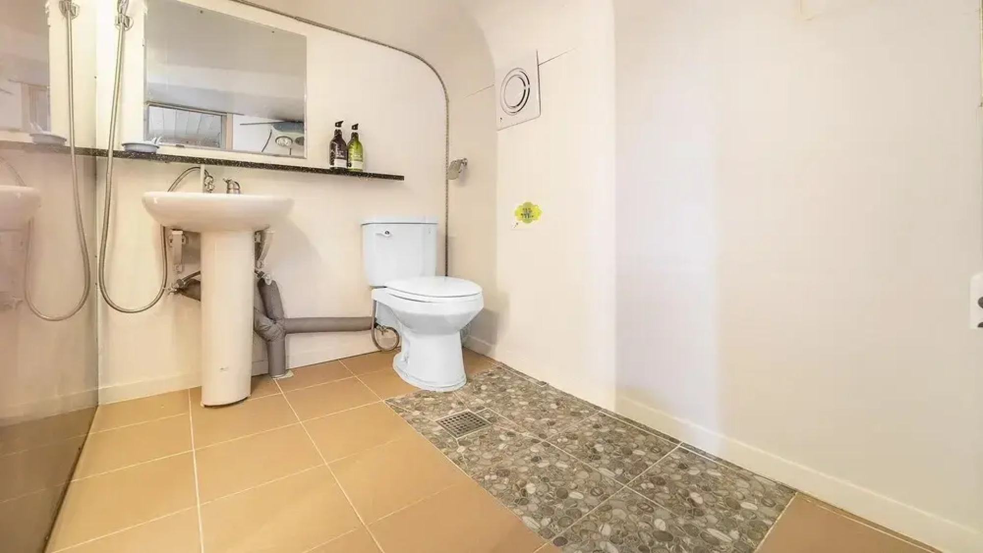 Chuncheon Jayooinui Spacaravan