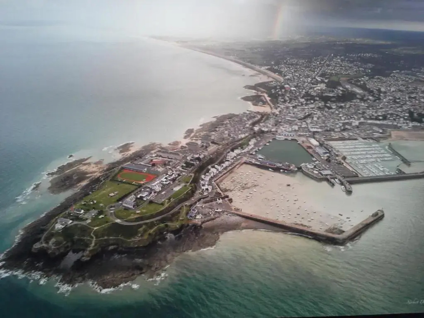 Magnifique appartement, face au Port de Granville, avec vue sur mer, à 200 m du centre ville.