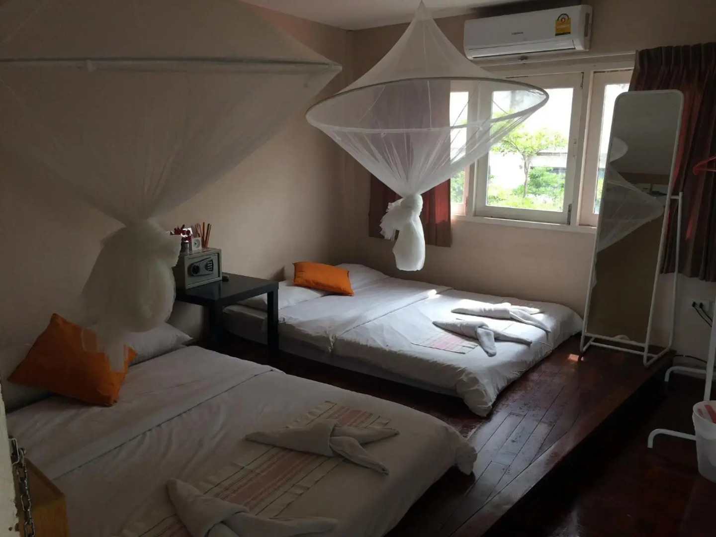 VX The Fifty - Hostel