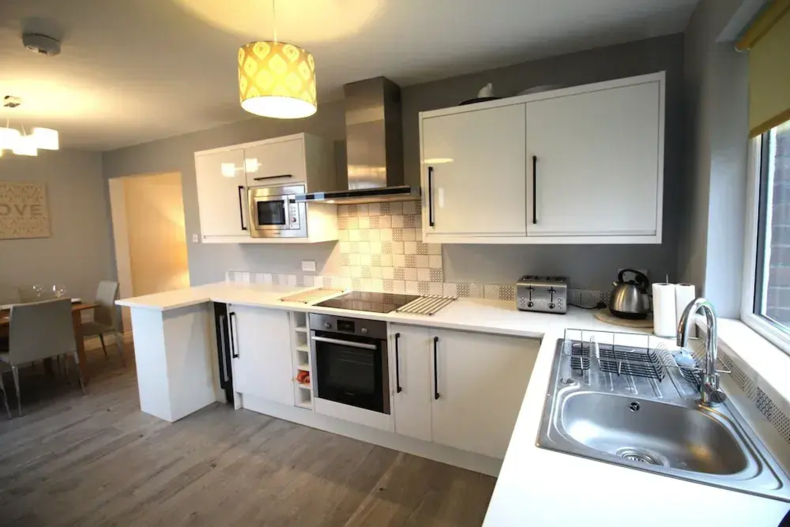 3 Bed House - Sleeps 6 - Fully Refurbished