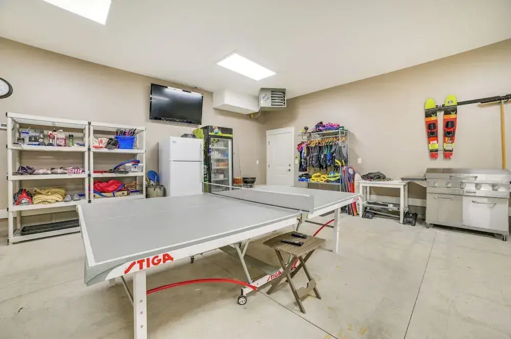 Houghton Lake Home w/ Private Dock + Kayaks!