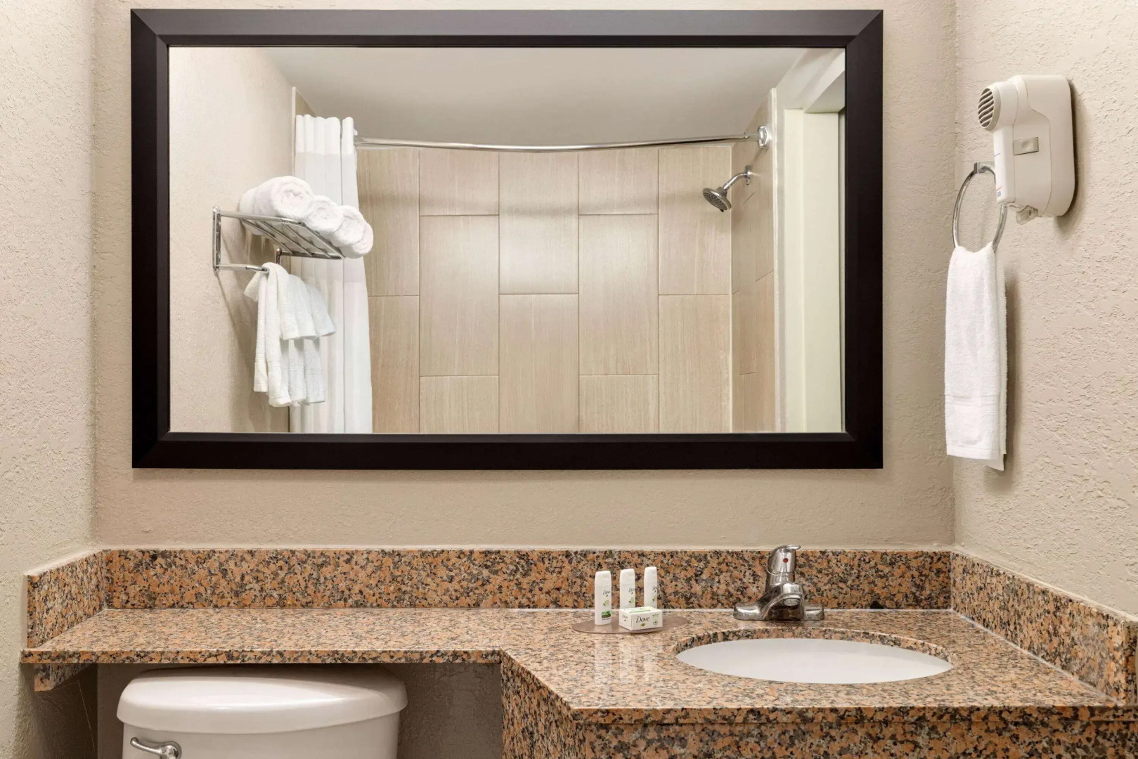 AmericInn by Wyndham Grand Rapids Airport North