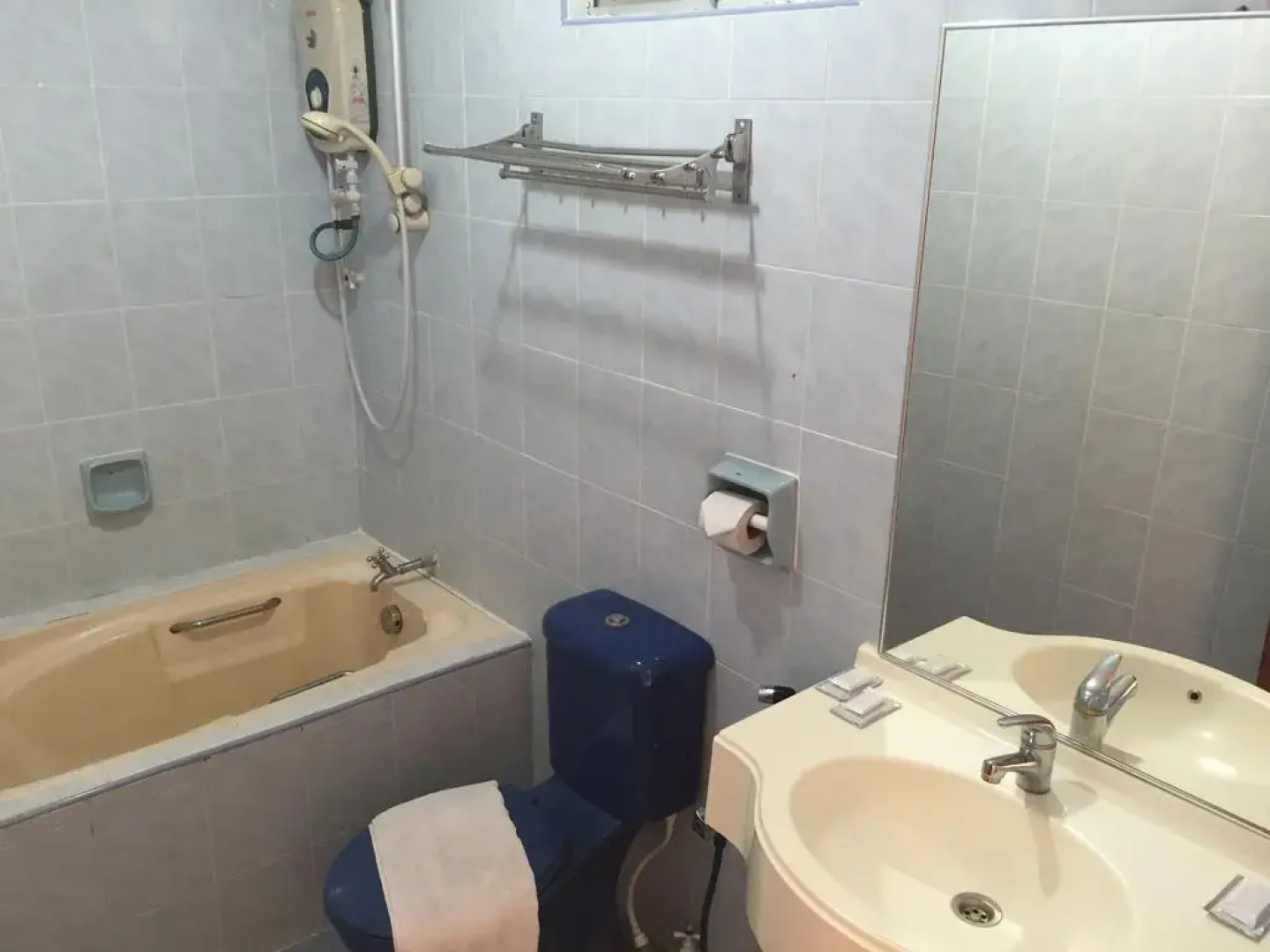 Teluk Batik Holiday Apartment