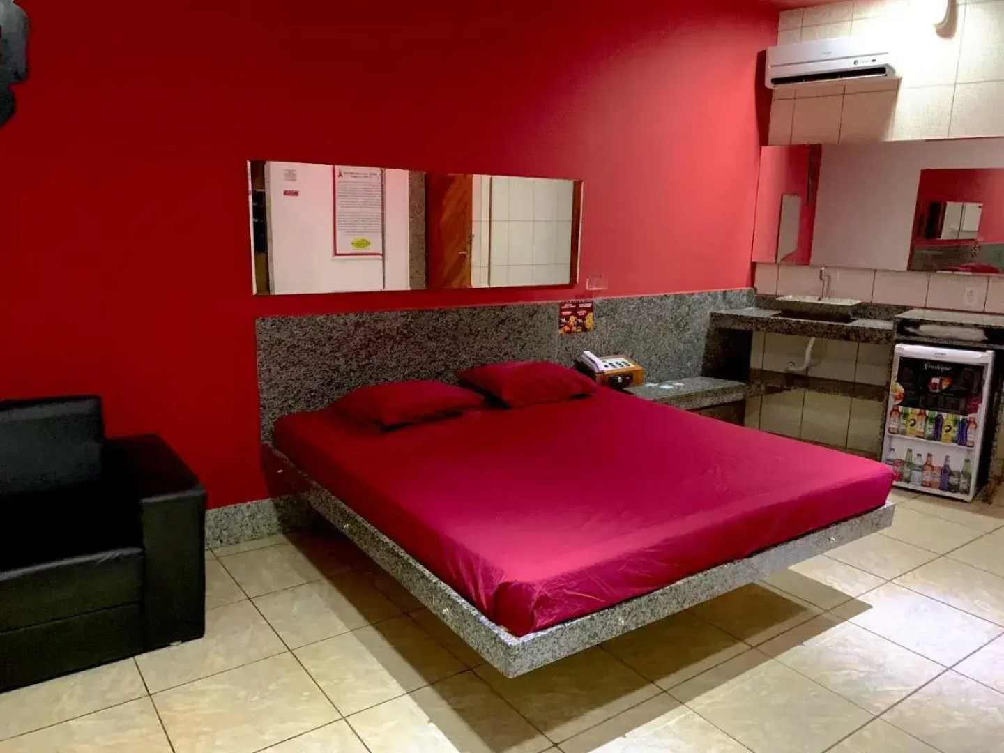 Motel Emoções (Adults Only)