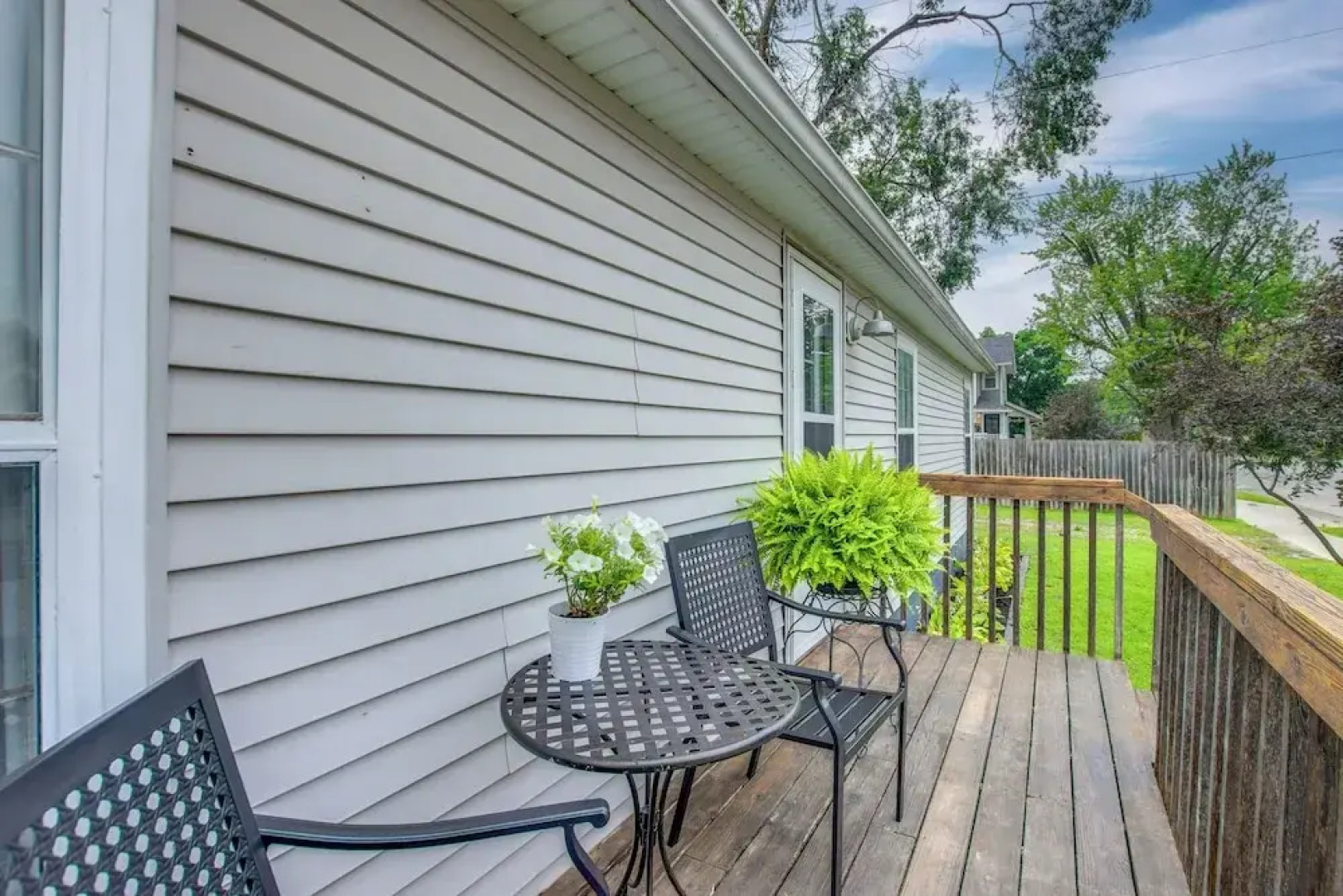 Home Near Kinnick, UI Health & Amish Country