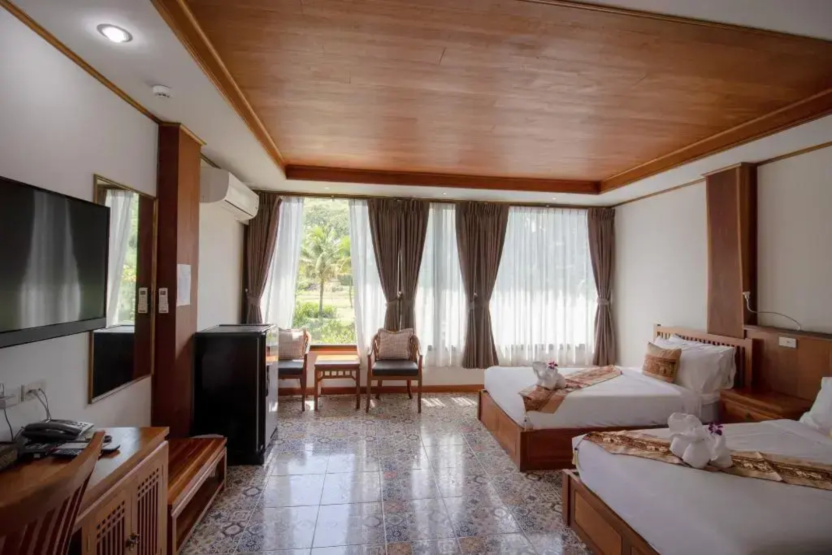 Royal Train Garden Resort By Zuzu