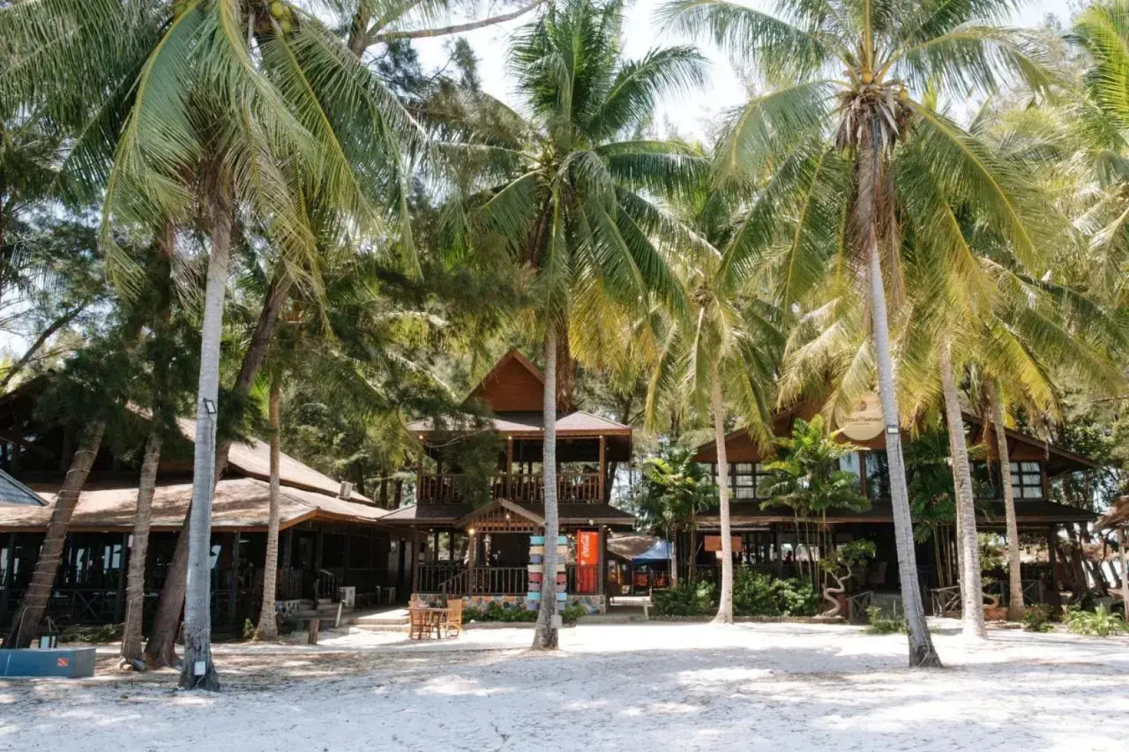 Mari Mari Backpackers Lodge, Mantanani Island