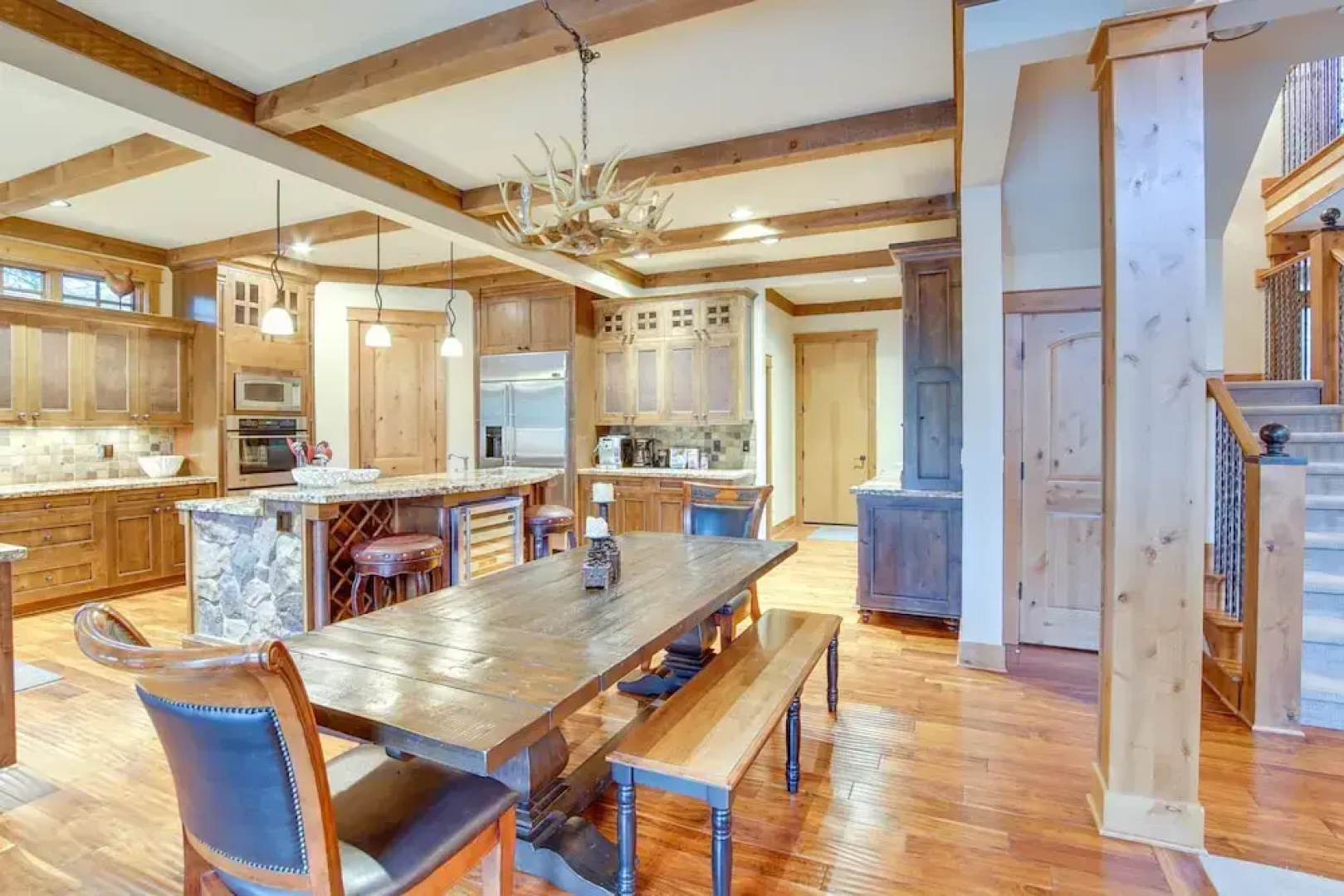 Spacious Cle Elum Cabin on Golf Course w/ Hot Tub!