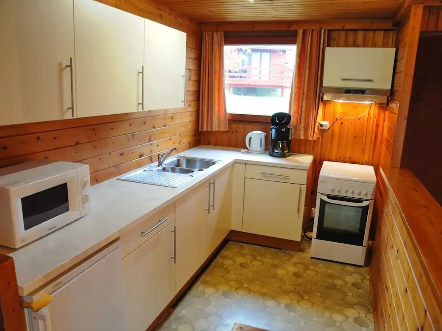 Cozy, Wooden Chalet With Deck, Near Durbuy