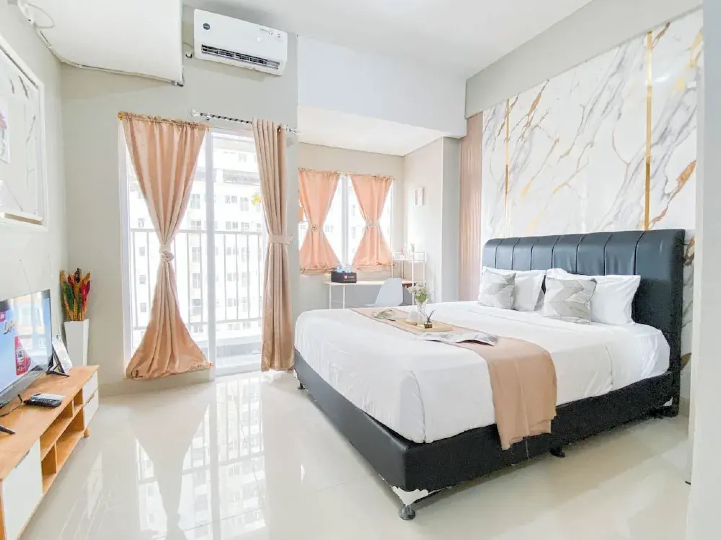 Nice Studio Room Apartment at LRT City Sentul - Royal Sentul Park