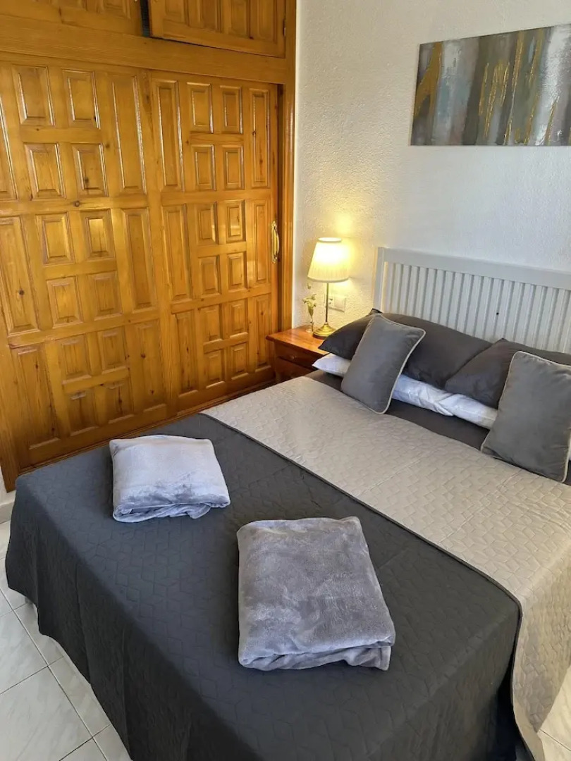 2-bed Apartment 10 min Drive to the Beach!