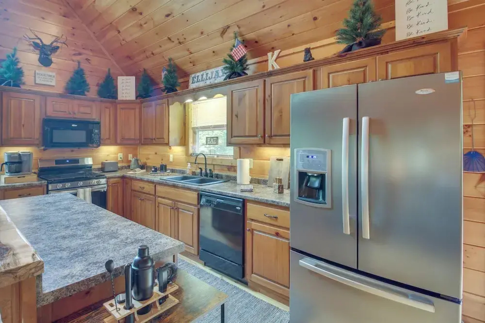 Upscale Coosawattee Cabin w/ Hot Tub & Fire Pit!