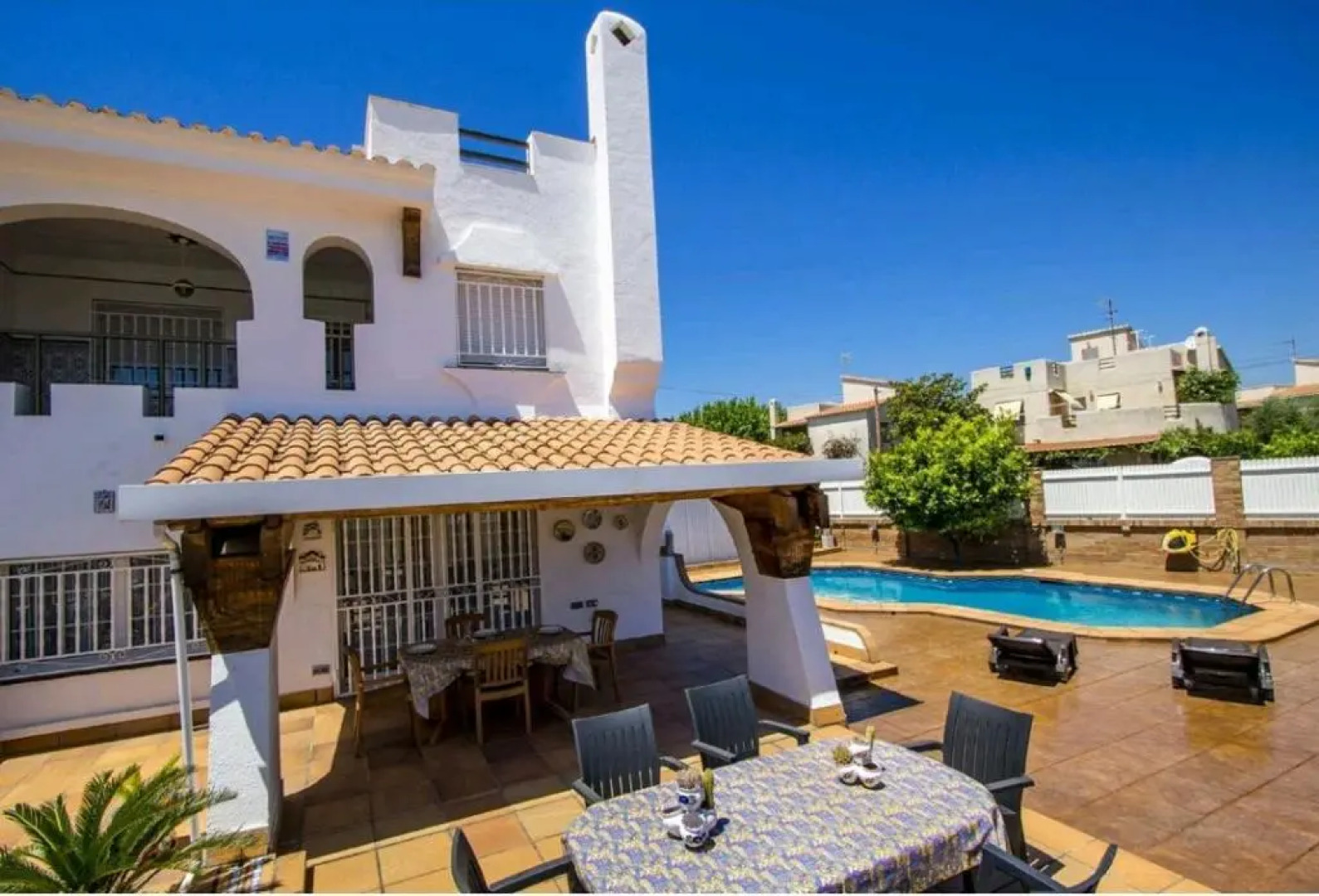 R116 Casa adosada con piscina privada en Cunit