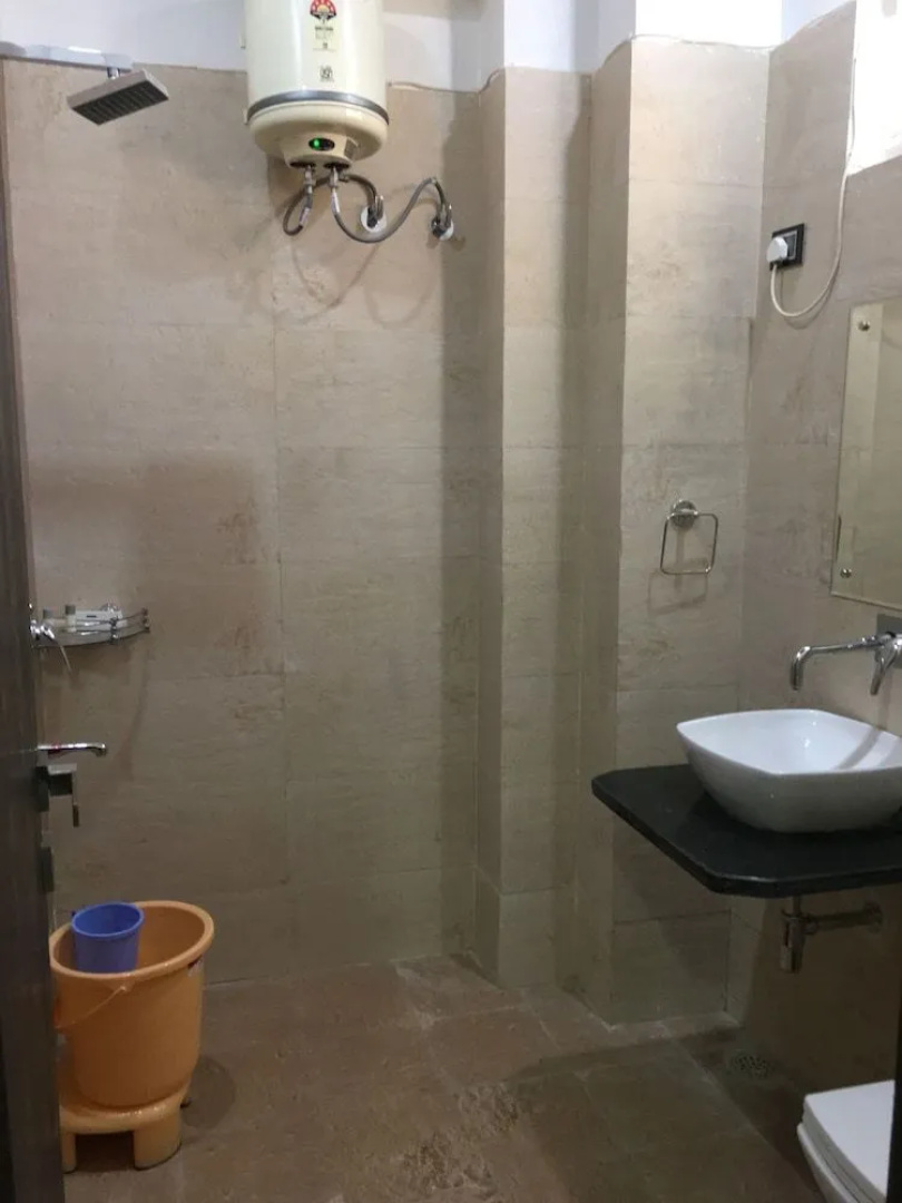 Hotel Ratan Royal Inn.