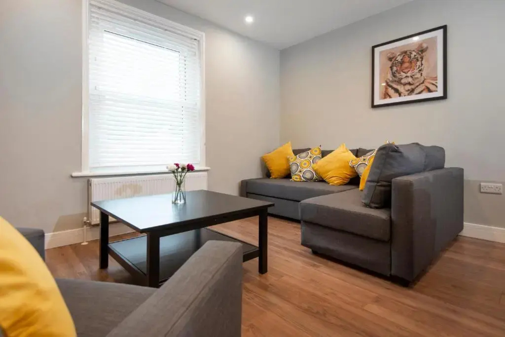 Oliverball Serviced Apartments - Flat D - Modern, top floor, 2 bedroom, 2 bathroom apartment in Central Southsea