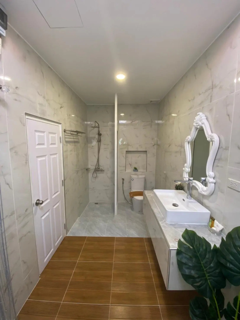 Bee Orchid Pool Villa