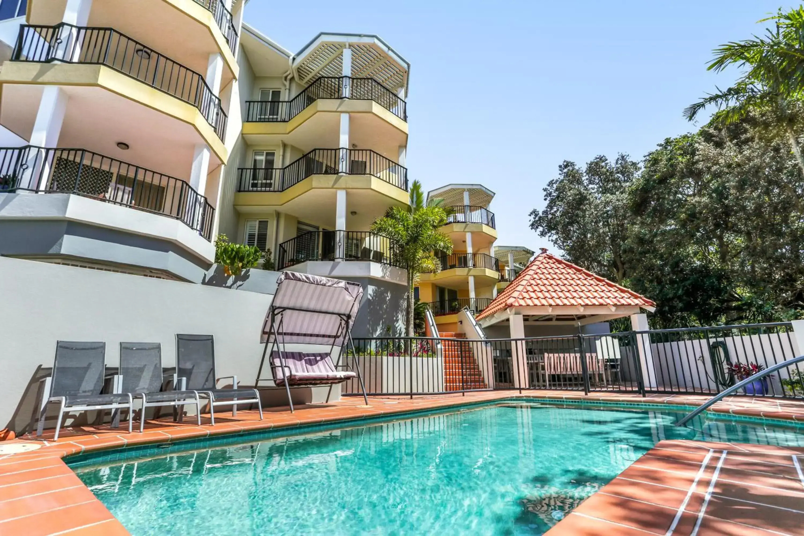 Cosy apartment with ocean views, Sunshine Beach