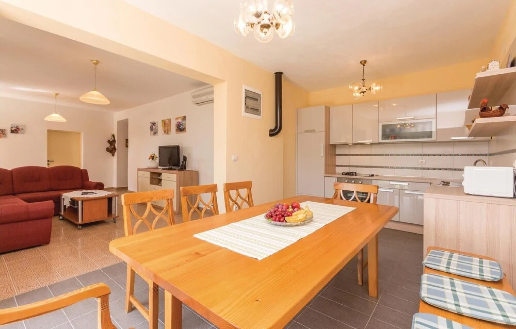Amazing Home in Lisicic With 4 Bedrooms, Wifi and Outdoor Swimming Pool
